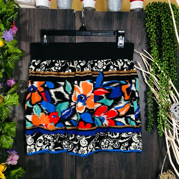Dresses & Skirts - .🌸5/$25🌸Floral Printed Mini Skirt Size Small
